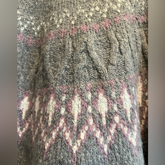 NWT🩶🩷 SUPER SOFT New - Fair Isle Style - Gray w Pink & White Design- Mock Neck - Picture 5 of 8